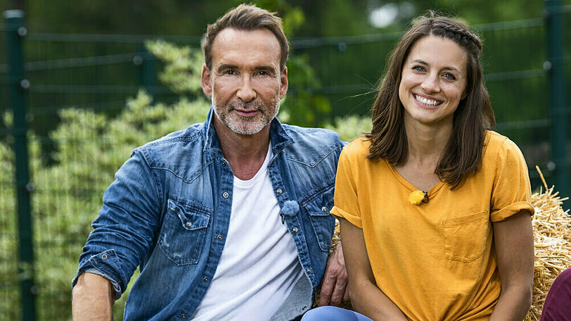 Jochen Bendel mit Fitnesstrainerin Marion Luck in seiner neuen Show "Mein Hund, die Kilos und ich".