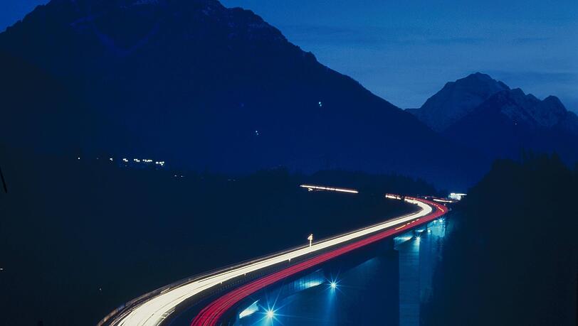 Wie kommen die Güter über die Alpen? Ein Weg: Die Europabrücke bei Innsbruck.