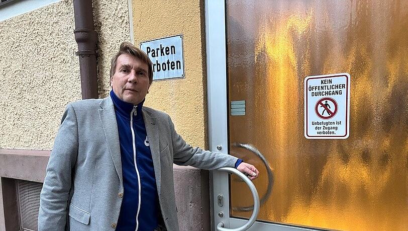 Diese Tür soll Claudius Sch. „regelmäßig“ nicht richtig geschlossen haben. Der Vermieter hat deshalb fristlos außerordentlich gekündigt. Diese Tür soll Claudius Sch. „regelmäßig“ nicht richtig geschlossen haben. Der Vermieter hat deshalb fristlos außerordentlich gekündigt.