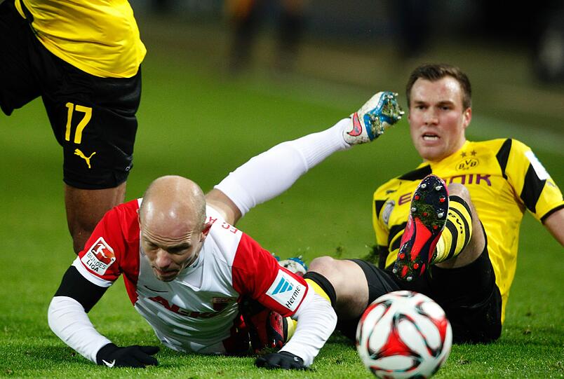 Weltmeister Kevin Großkreuz lässt seine Zukunft beim Fußball-Bundesligisten Borussia Dortmund offen.