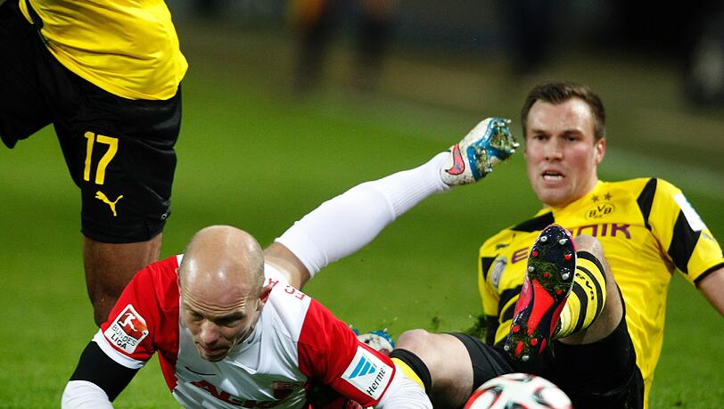 Weltmeister Kevin Großkreuz lässt seine Zukunft beim Fußball-Bundesligisten Borussia Dortmund offen. Weltmeister Kevin Großkreuz lässt seine Zukunft beim Fußball-Bundesligisten Borussia Dortmund offen.