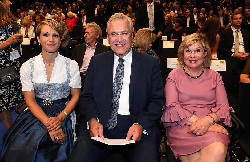 Magdalena Holzer (geb. Neuner), mit Joachim Herrmann (CSU) und seiner Frau Gerswid.