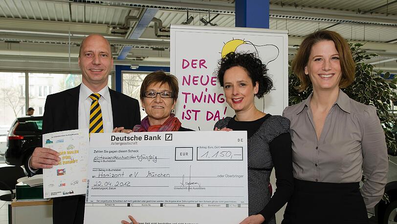 Scheckübergabe an Horizant e.V.(v.l.n.r.): Andreas Fehervary (Geschäftsführer Renault Niederlassung München), Claudia Lamprecht (Horizont e.V.), Ina Mors (Horizont e.V.), Claudia Hansen (Marketing, Renault Niederlassung München) Scheckübergabe an Horizant e.V.(v.l.n.r.): Andreas Fehervary (Geschäftsführer Renault Niederlassung München), Claudia Lamprecht (Horizont e.V.), Ina Mors (Horizont e.V.), Claudia Hansen (Marketing, Renault Niederlassung München)