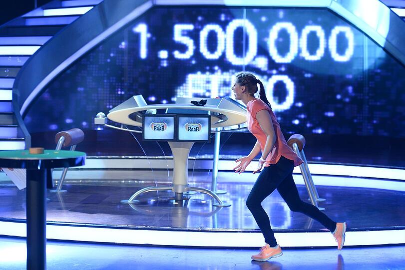 Maria (27) hat es geschafft und als erste Frau bei "Schlag den Raab" gewonnen. Die Bilder von der Show.