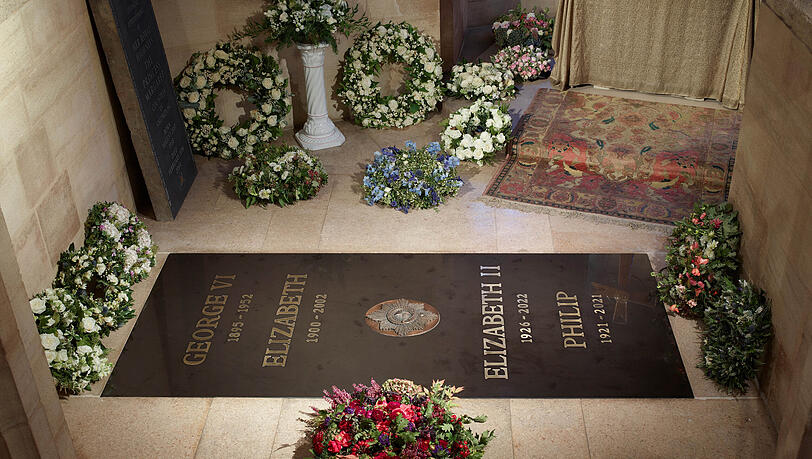 Queen Elizabeths Grabplatte in der Familiengruft Queen Elizabeths Grabplatte in der Familiengruft