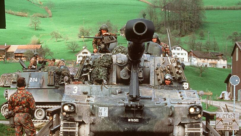 Wehrhafte Schweiz: Das Land hat rund 175.000 Mann unter Waffen (Symbolbild) Wehrhafte Schweiz: Das Land hat rund 175.000 Mann unter Waffen (Symbolbild)