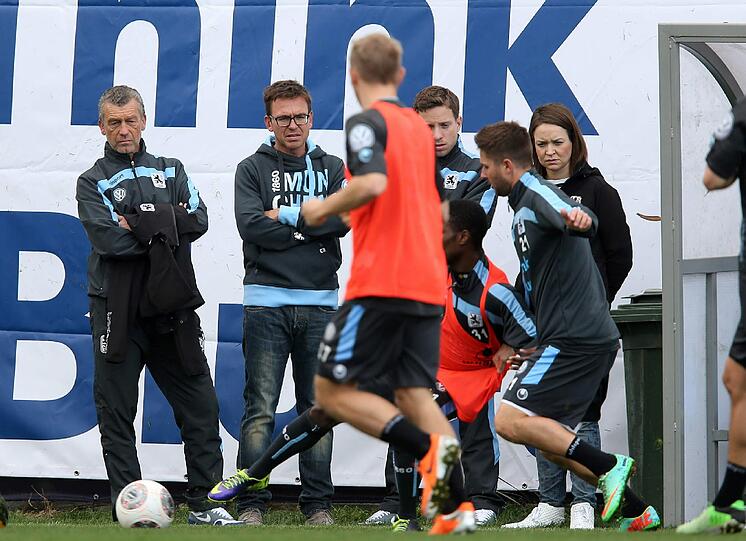 Mayrhofer, Altmann, Rejek, Hinterberger: Die Gesamte Führungsetage schaute bei der Vormittagseinheit der Löwen am Mittwoch zu. Und es gab einiges zu besprechen. Die Bilder.