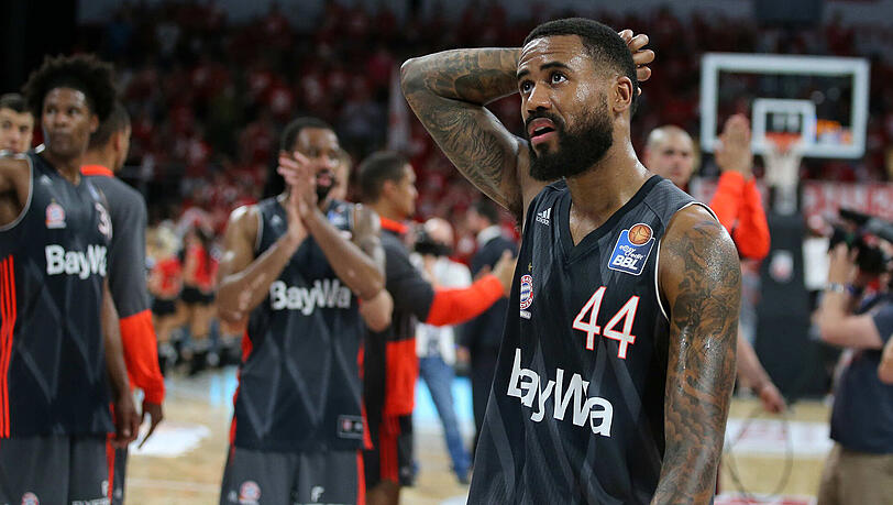 Verabschieden sich nach dem 0:3 im Halbfinale gegen Bamberg in den ungewollten Urlaub: Taylor und die Bayern. Verabschieden sich nach dem 0:3 im Halbfinale gegen Bamberg in den ungewollten Urlaub: Taylor und die Bayern.