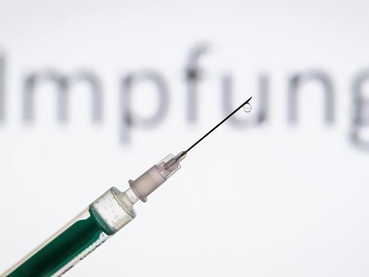 Ein effektiver Impfstoff gegen das Coronavirus liegt nach Ansicht des Europa-Büros der Weltgesundheitsorganisation (WHO) noch in weiter Ferne.