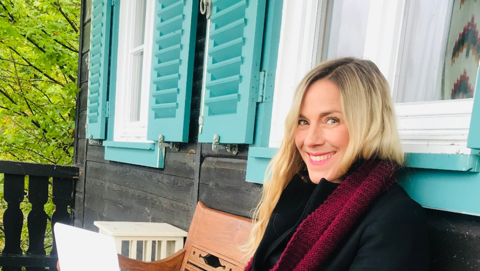 Julia Kessler, die Mutter von zwei Söhnen arbeitet als Coach für Angehörige von alkoholkranken Menschen. Zusätzlich leitet sie ehrenamtlich beim Blauen Kreuz in München zwei Angehörigen-Gruppen. Nun ist ihr Buch "Mitgefangen in der Sucht" erschienen. Julia Kessler, die Mutter von zwei Söhnen arbeitet als Coach für Angehörige von alkoholkranken Menschen. Zusätzlich leitet sie ehrenamtlich beim Blauen Kreuz in München zwei Angehörigen-Gruppen. Nun ist ihr Buch "Mitgefangen in der Sucht" erschienen.