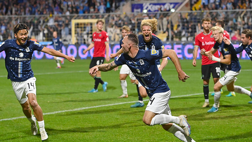 Glück gehabt, Patrick Hobsch. Beim 1:0-Heimerfolg gegen Hannover 96 II war Hausgeist Leopold wohl gerade auf der Wiesn. Glück gehabt, Patrick Hobsch. Beim 1:0-Heimerfolg gegen Hannover 96 II war Hausgeist Leopold wohl gerade auf der Wiesn.