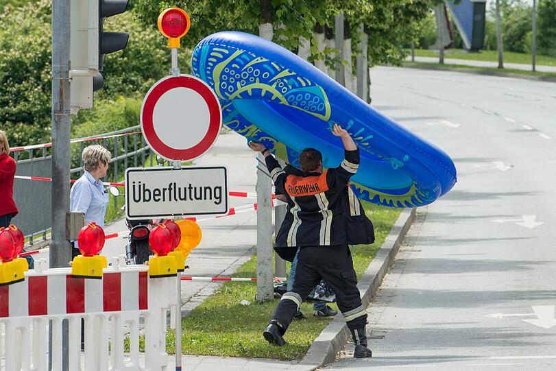 Aktuelle Bilder vom Hochwasser in Deggendorf: Die Lage ist weiter kritisch. Die Bürger sorgen sich um die Dämme. Die A92 ist wieder geöffnet.