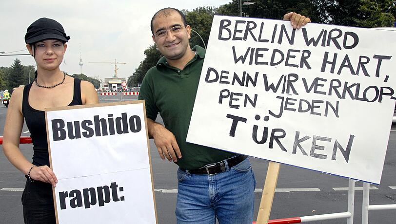 Nicht das erste Mal, dass Menschen wegen Bushidos umstrittenen Texten auf die Straße gehen, wie hier im Jahr 2007.