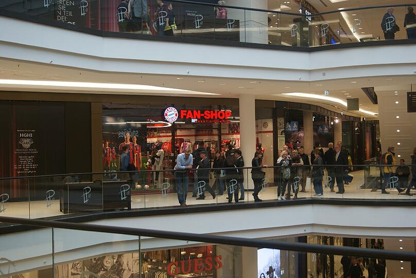 Ab sofort gibt es Fanartikel des FC Bayern auch in der Hauptstadt.