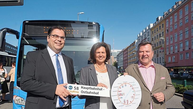 Ilse Aigner am Montag bei der Vorstellung der neuen Ringbuslinie in München.