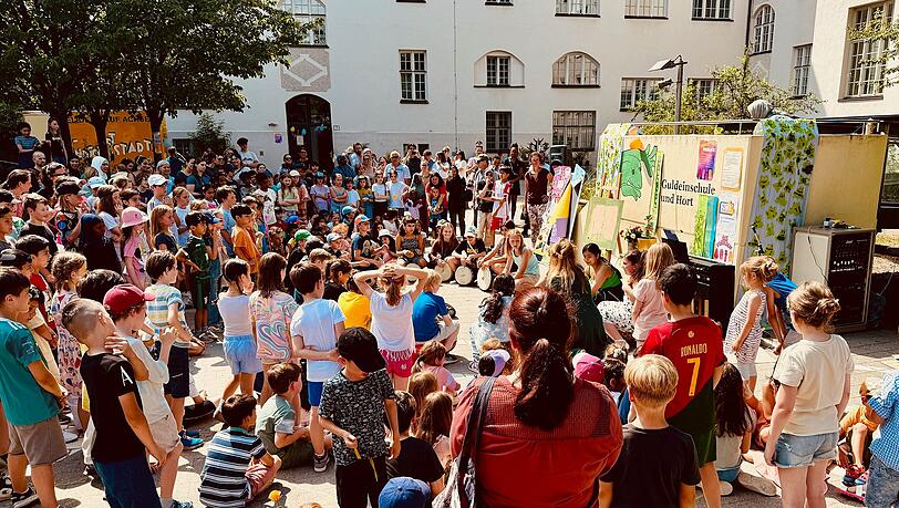 Bei der 125-Jahr-Feier werden die unterschiedlichen Schulprojekte vorgestellt. Bei der 125-Jahr-Feier werden die unterschiedlichen Schulprojekte vorgestellt.
