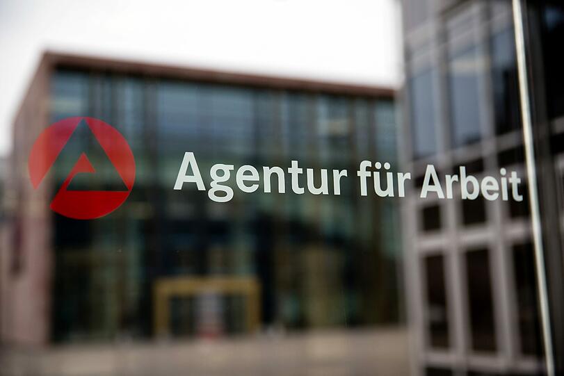 Mit einer weiteren Verbesserung der Arbeitsmarktlage im Vergleich zu den Vormonaten rechnen die Arbeitsagenturen allerdings nicht.