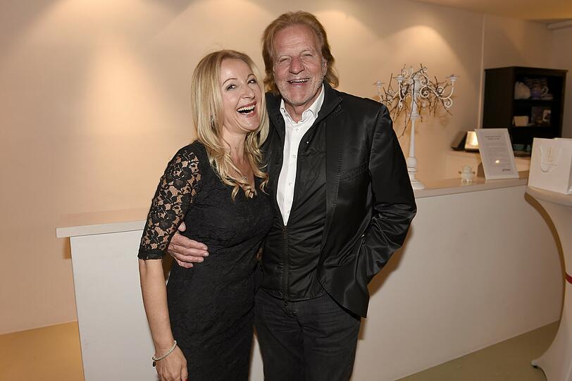 Die Moderatorin Barbara Osthoff mit ihrem Mann
