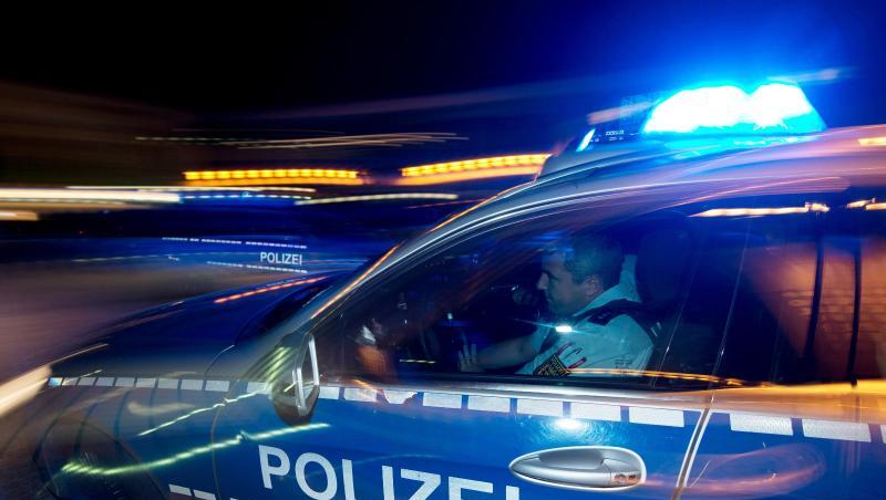 Eine Polizeistreife fährt zu einem Einsatz. Foto: Patrick Seeger/dpa/Archiv Eine Polizeistreife fährt zu einem Einsatz. Foto: Patrick Seeger/dpa/Archiv
