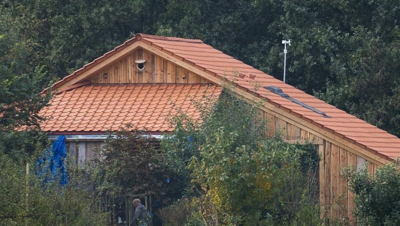 Im Keller des abgelegenen Bauernhofs soll eine Familie jahrelang völlig isoliert gehaust haben. Im Keller des abgelegenen Bauernhofs soll eine Familie jahrelang völlig isoliert gehaust haben.