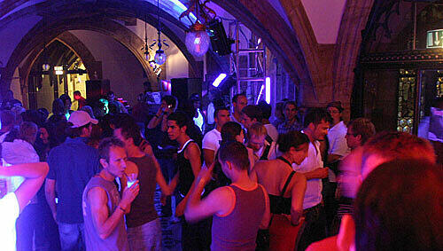 Christopher Street Day im Rathaus: Die Parteien haben kurz vor der Stadtratswahl die Homosexuellen-Szene für sich entdeckt. Christopher Street Day im Rathaus: Die Parteien haben kurz vor der Stadtratswahl die Homosexuellen-Szene für sich entdeckt.