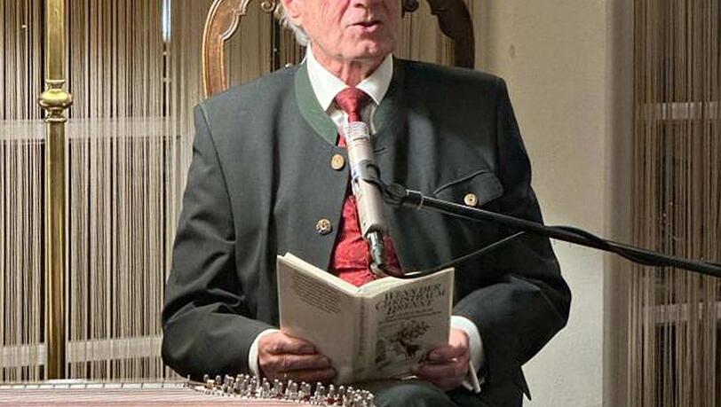 Christian Wolff liest in der Residenz besinnliche Geschichten. Christian Wolff liest in der Residenz besinnliche Geschichten.