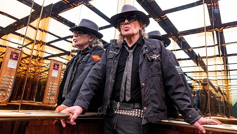 Udo Lindenberg im Fahrstuhl des Hotel Atlantic in Hamburg.