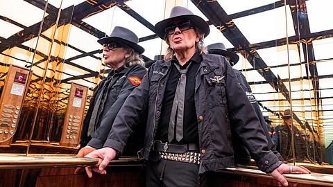 Udo Lindenberg im Fahrstuhl des Hotel Atlantic in Hamburg.