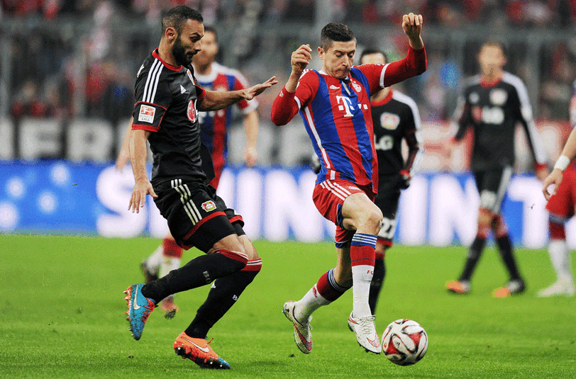 Bayer Leverkusen und der FC Bayern München (im Bild Toprak und Lewandowski) sind alte Bekannte in der Liga - im Pokal trafen die beiden Teams zuletzt 2009 aufeinander.