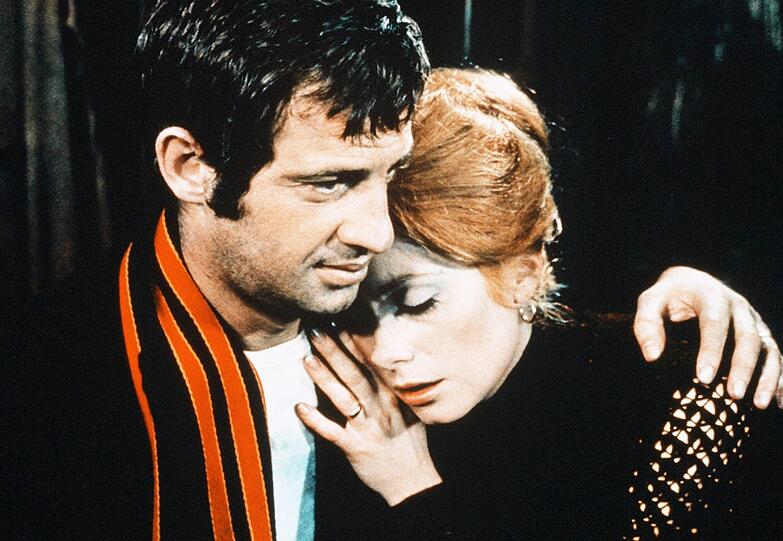 1969: Mit Cathérine Deneuve in "Das Geheimnis der falschen Braut".
