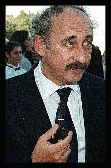 Towje Kleiner (04.04.1948 - 09.01.2012): Bekannt wurde Kleiner vorallem durch seine Rolle in Helmut Dietls "Der ganz normale Wahnsinn". Zuvor spielte er schon in Dietls Kultserie Münchner Geschichten (1974) die Rolle des Achmed.