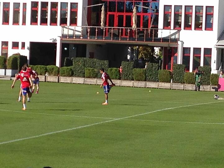 Thiago ist wieder im FC-Bayern-Training dabei: Die Bilder von der Säbener Straße.