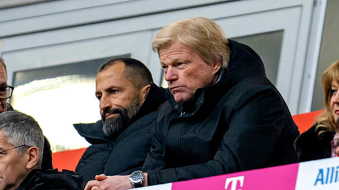 11.02.2023, Fussball 1. Bundesliga 2022/2023, 20.Spieltag, FC Bayern MÃ¼nchen - VfL Bochum, in der Allianz-Arena MÃ¼nchen. v.li: Sportdirektor Hasan Salihamidzic Bayern MÃ¼nchen und Vorstandsmitglied Oliver Kahn Bayern MÃ¼nchen nachdenklich auf der TribÃ¼ne. ***DFL and DFB regulations prohibit any use of photographs as image sequences and/or quasi-video.*** *** 11 02 2023, Football 1 Bundesliga 2022 2023, 20 Matchday, FC Bayern MÃ¼nchen VfL Bochum, at Allianz Arena Munich v li Sports Director Hasan Salihamidzic Bayern Munich and Board Member Oliver Kahn Bayern Munich pensively in the stands DFL and DFB regulations prohibit any use of photographs as image sequences and or quasi video