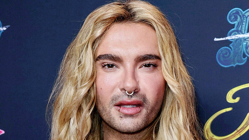 Bill Kaulitz erlebt in einem Luxushotel homophobe Anfeindung. Darüber berichtet er in seinem Podcast.
