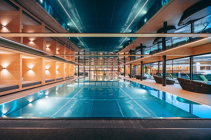 Indoor-Schwimmparadies mit Wohlf&uuml;hlfaktor - hier enstpannen Sie richtig.