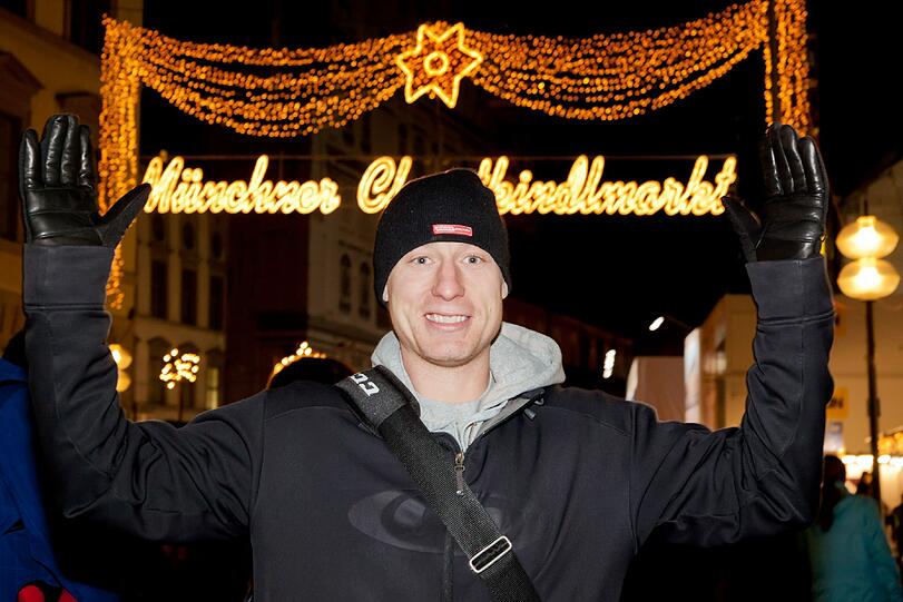 "Es sieht aus wie in New York": Mike Kompon auf dem Münchner Christkindlmarkt.