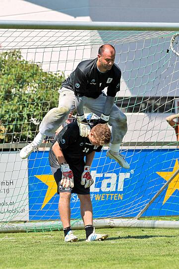 Die Bilder von Gabor Kiraly bei den Löwen.