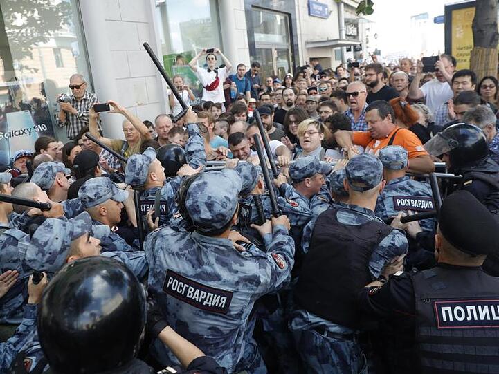 Die Polizei war mit einem massiven Aufgebot bei den Protesten anwesend.