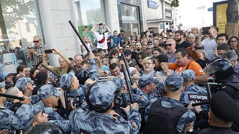 Die Polizei war mit einem massiven Aufgebot bei den Protesten anwesend.
