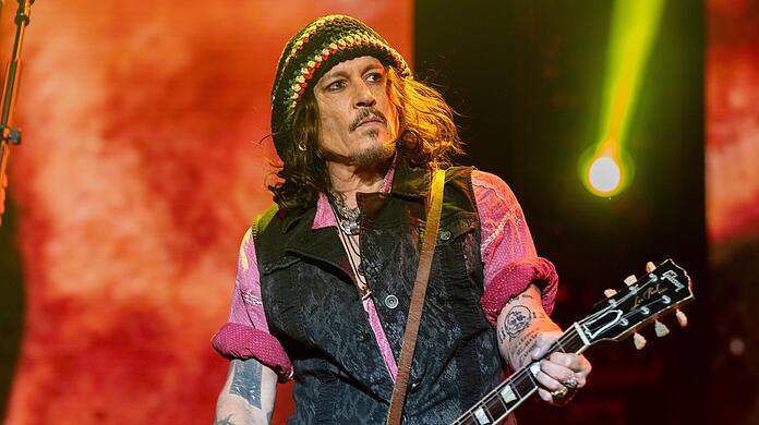 Johnny Depp soll vor einem Konzert von "The Hollywood Vampires" in seinem Hotel zusammengebrochen sein.