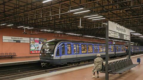 Der U-Bahnhof Implerstraße am Sonntag.