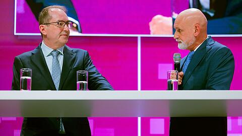 Innenminister Alexander Dobrindt (CSU) war beim dbb mit dessen Chef Volker Geyer im Gespr&auml;ch.