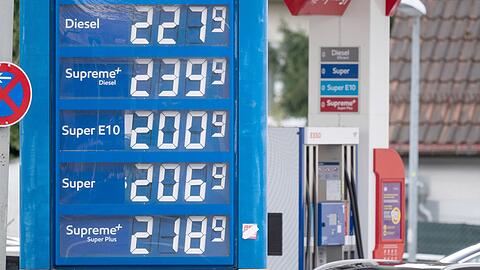 An dieser Tankstelle sind die Preise mittags teils deutlich gestiegen.