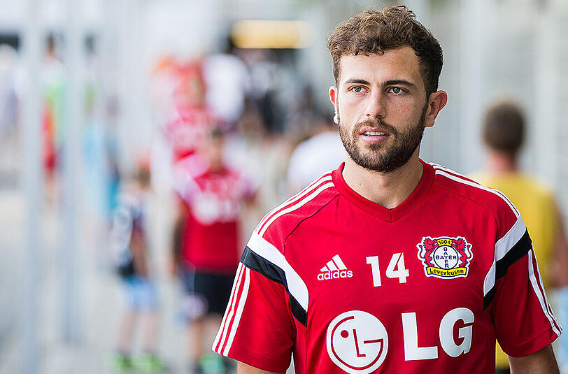 Admir Mehmedi (24) ist mit dem SC Freiburg abgestiegen, spielt in der kommenden Saison aber weiter erstklassig. Bayer Leverkusen holte den Schweizer Nationalstürmer für sechs Millionen Euro an den Rhein.