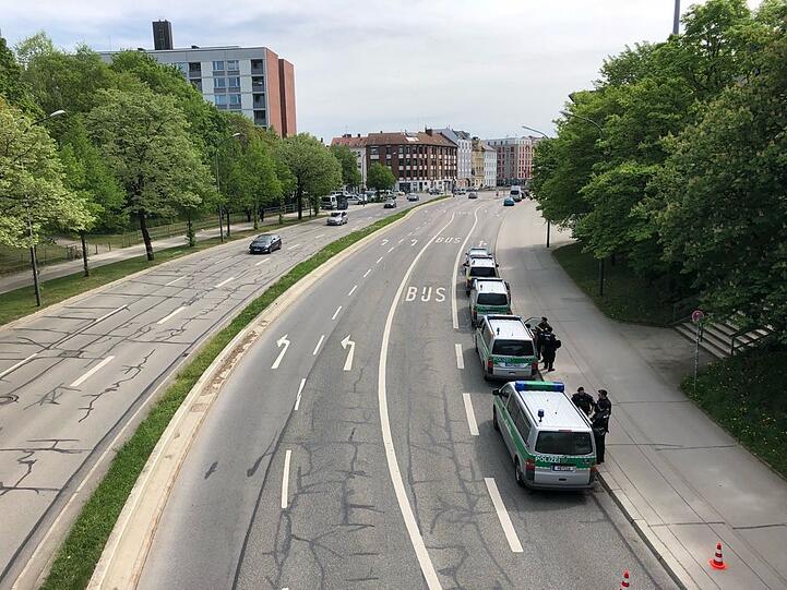 Einsatzkräfte der Polizei am Candidberg.
