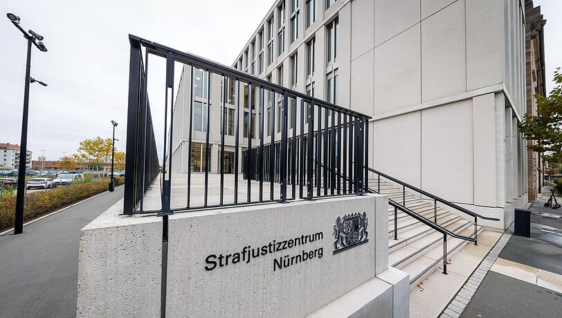 Die Angeklagten sollen laut Staatsanwaltschaft nie vorgehabt haben, Bücher zum Verkauf anzubieten. (Archivbild)