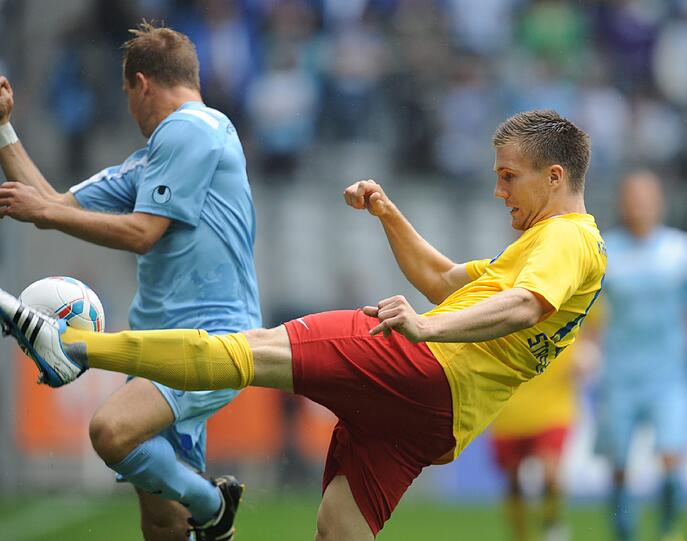 STEFAN AIGNER: Der 23-Jährige kam für Daniel Bierofka ins Team und legte wild entschlossen mit tollen Sprints los. War oft nur mit Fouls zu bremsen. Mit seinem Kopfballtor belohnte er sich für das tolle Spiel. Note 2
