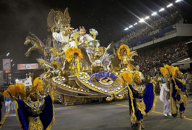 Bunt, sexy, fröhlich - Karneval in Brasilien