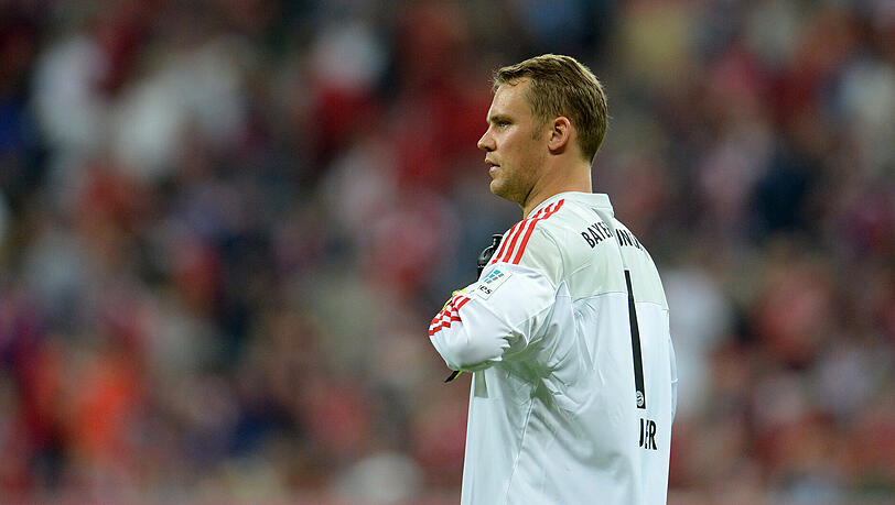 Manuel Neuer - Note 3 - Bewegte sich gefühlt weniger als Pep Guardiola in der Coaching Zone. Fing in der Anfangsphase ein harmloses HSV-Schüsschen, sonst nicht gefordert. Das blieb auch in der zweiten Halbzeit so. An diesem Abend hätte man auch Sepp Maier nochmal ins Tor stellen können, der vor dem Spiel mit der Bayern-Meistermannschaft von 1969 geehrt wurde. Manuel Neuer - Note 3 - Bewegte sich gefühlt weniger als Pep Guardiola in der Coaching Zone. Fing in der Anfangsphase ein harmloses HSV-Schüsschen, sonst nicht gefordert. Das blieb auch in der zweiten Halbzeit so. An diesem Abend hätte man auch Sepp Maier nochmal ins Tor stellen können, der vor dem Spiel mit der Bayern-Meistermannschaft von 1969 geehrt wurde.