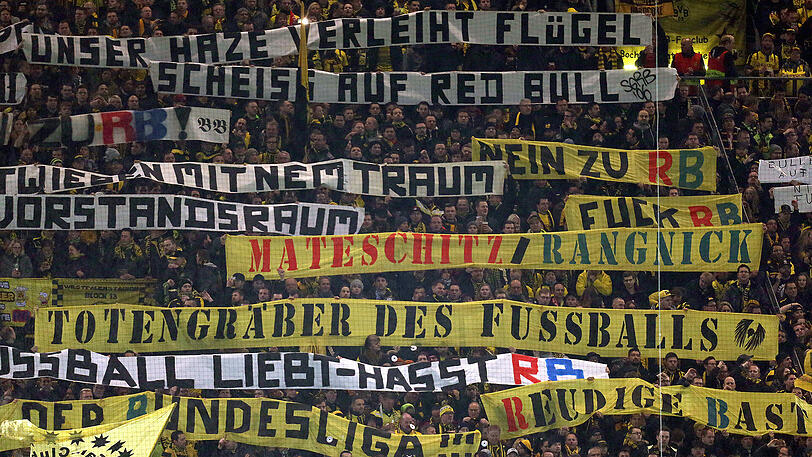 BVB-Anhänger hatten RB Leipzig auf Spruchbändern massiv beleidigt.